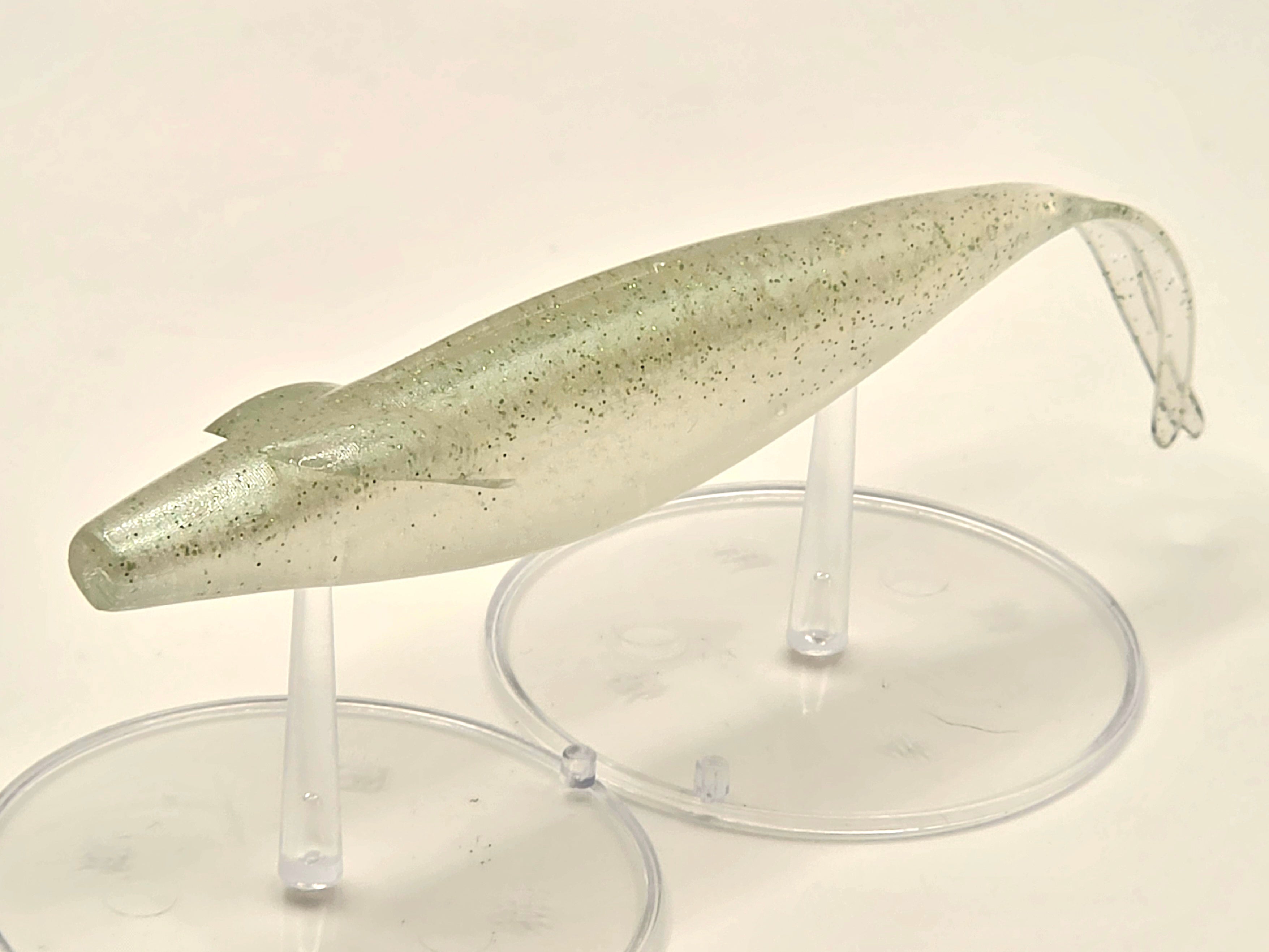 5" Winged Minnow 8pk  Green Opaline Pearl